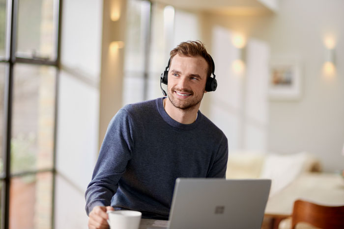 Wireless Headset with Both Ears Covered