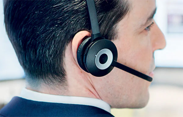 Wireless Headset In Office / Call Center